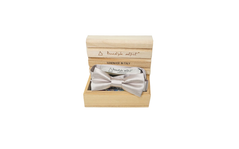 Papillon Argento in raso nella scatola Freestyle Outfit