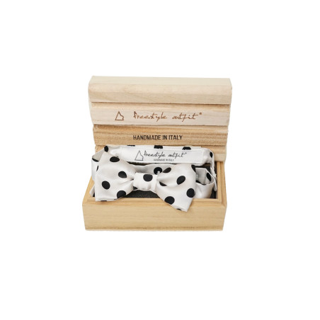 Papillon Bianco a Pois Neri in raso elegante nella scatola Freestyle Outfit