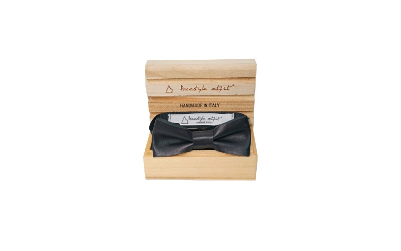 Papillon in Pelle Nera nella scatola Freestyle Outfit