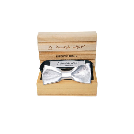 Papillon in Pelle Argento nella scatola Freestyle Outfit